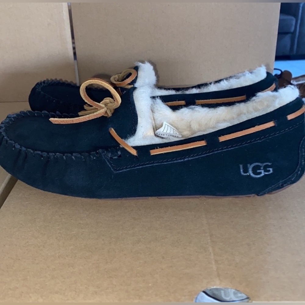 UGG DAKOTA